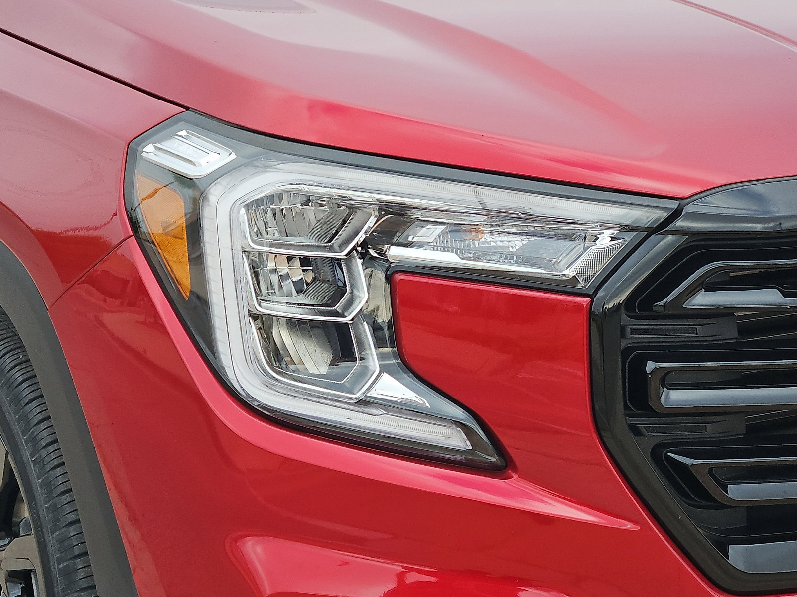 Used 2024 GMC Terrain SLT w/ Elevation Edition image 8