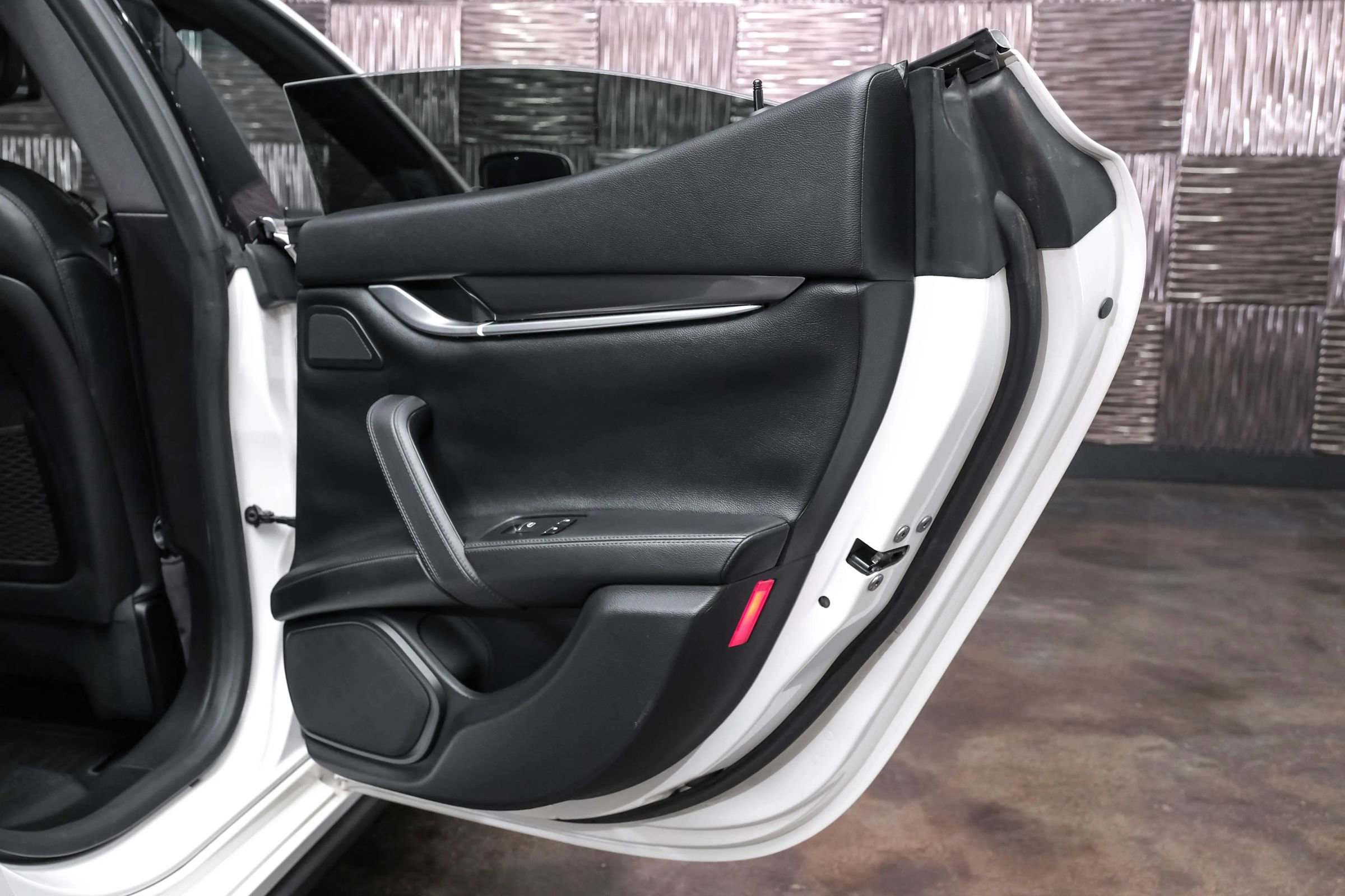 Used 2016 Maserati Ghibli S image 46