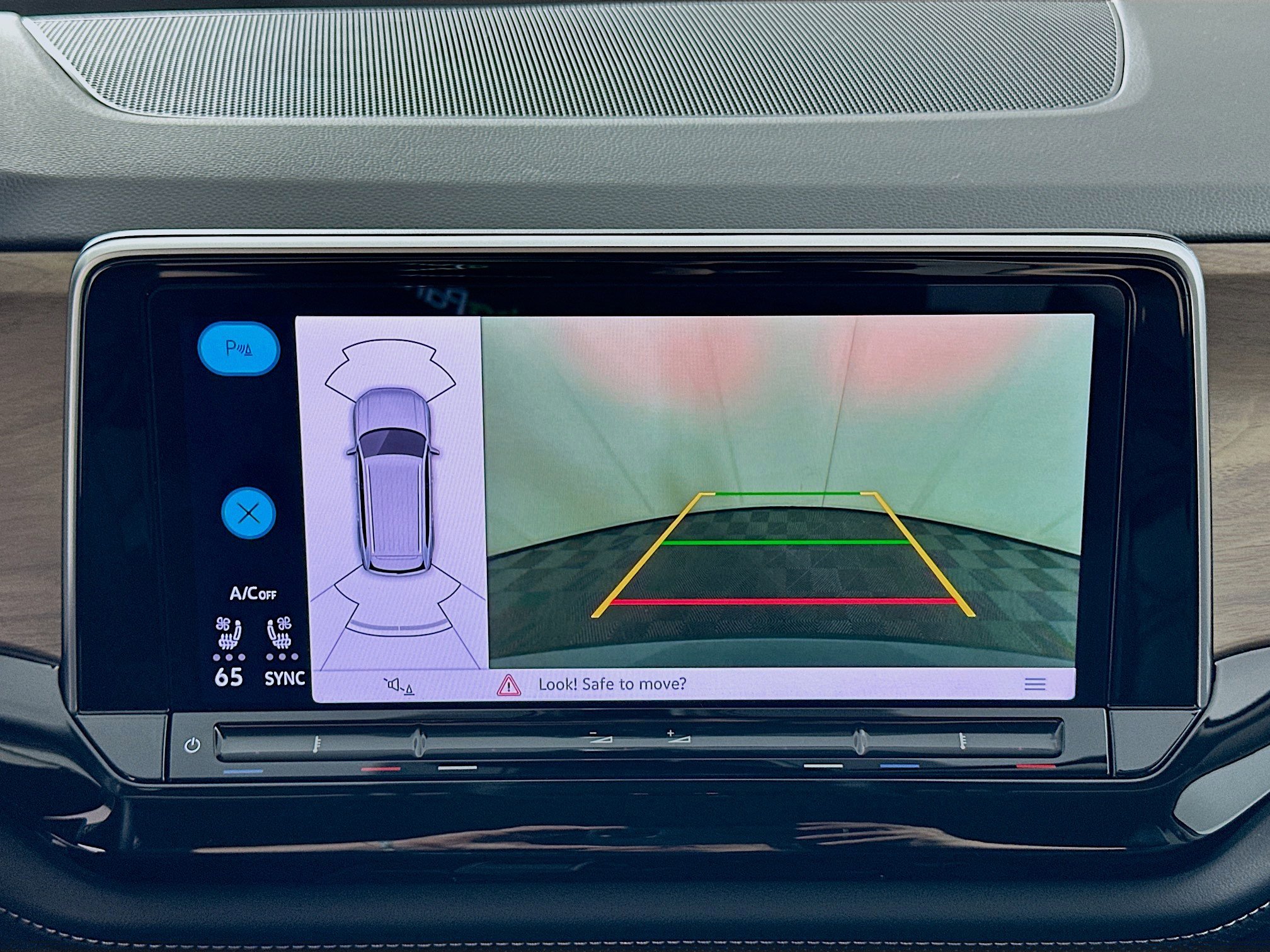 Used 2025 Volkswagen Atlas SE image 22