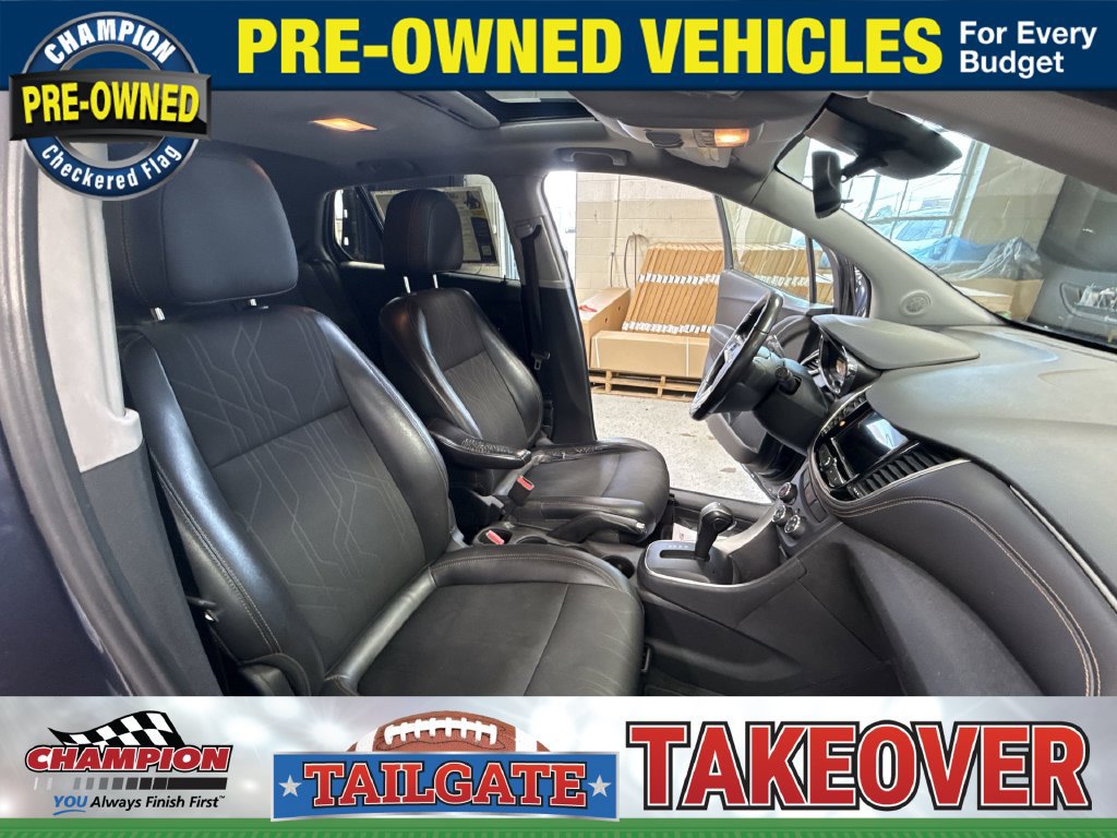 Used 2018 Chevrolet Trax LT w/ Sun & Sound Package FWD image 36