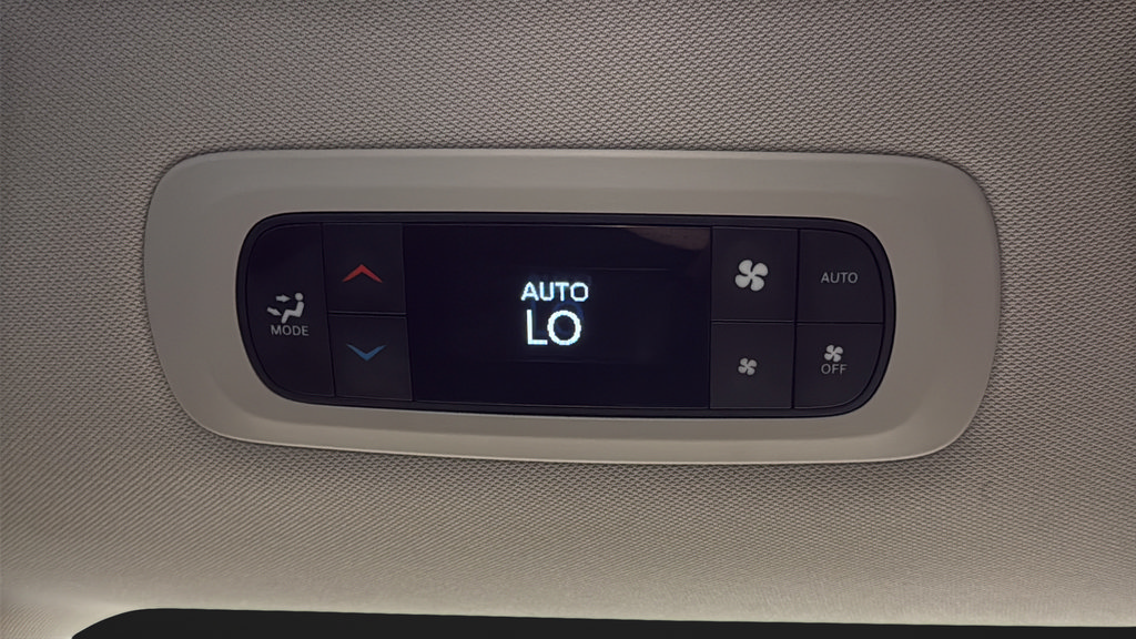 Used 2024 Chrysler Pacifica Touring-L FWD image 34