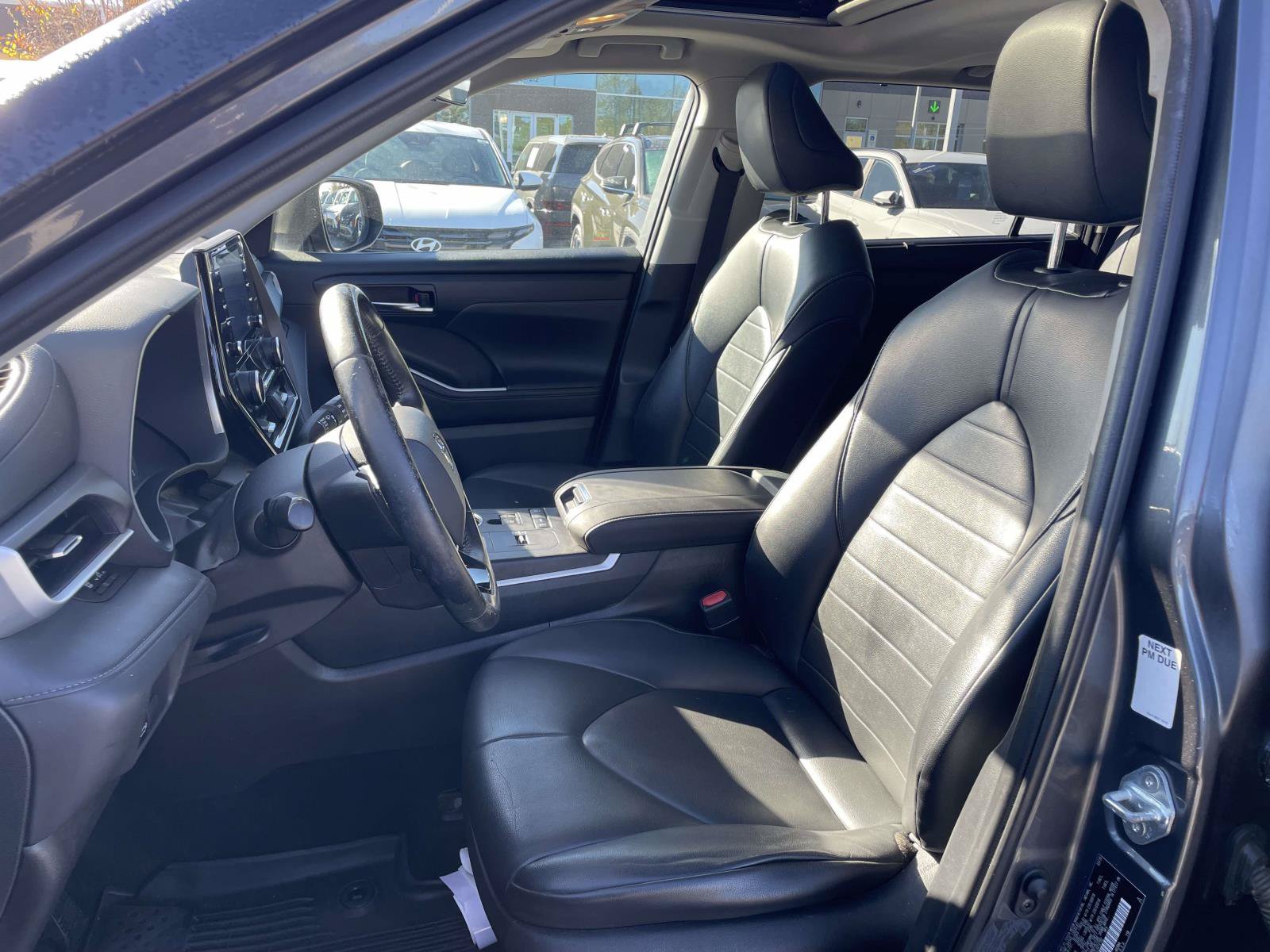 Used 2020 Toyota Highlander XLE FWD image 8