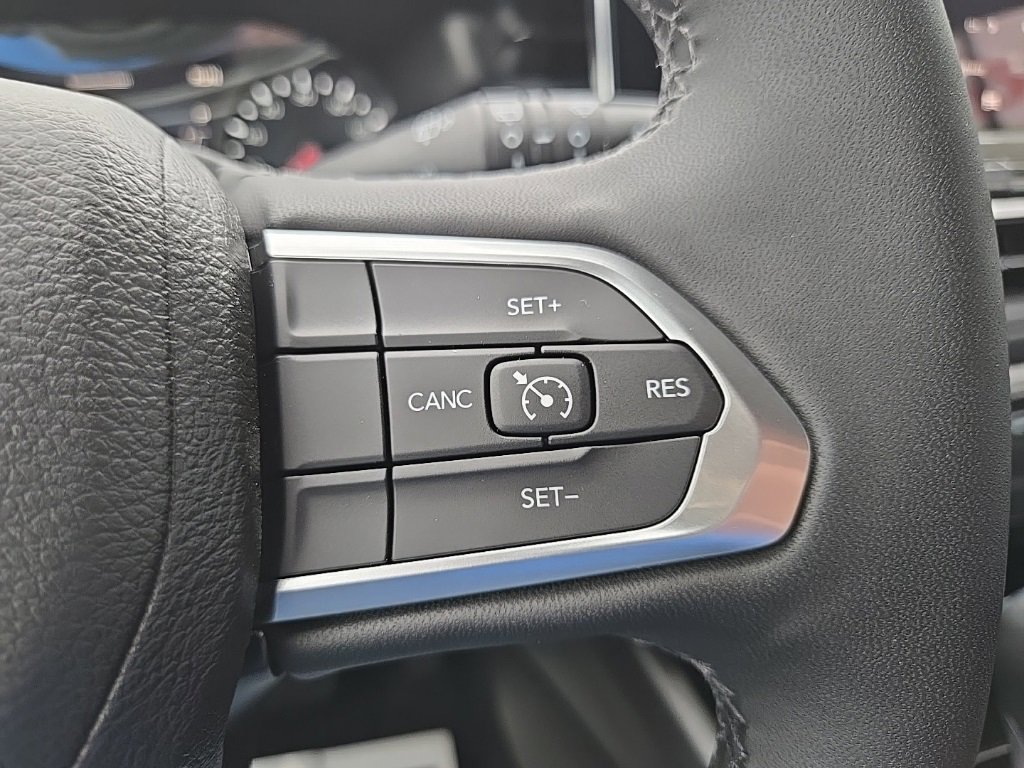 Used 2026 Jeep Compass Latitude image 39