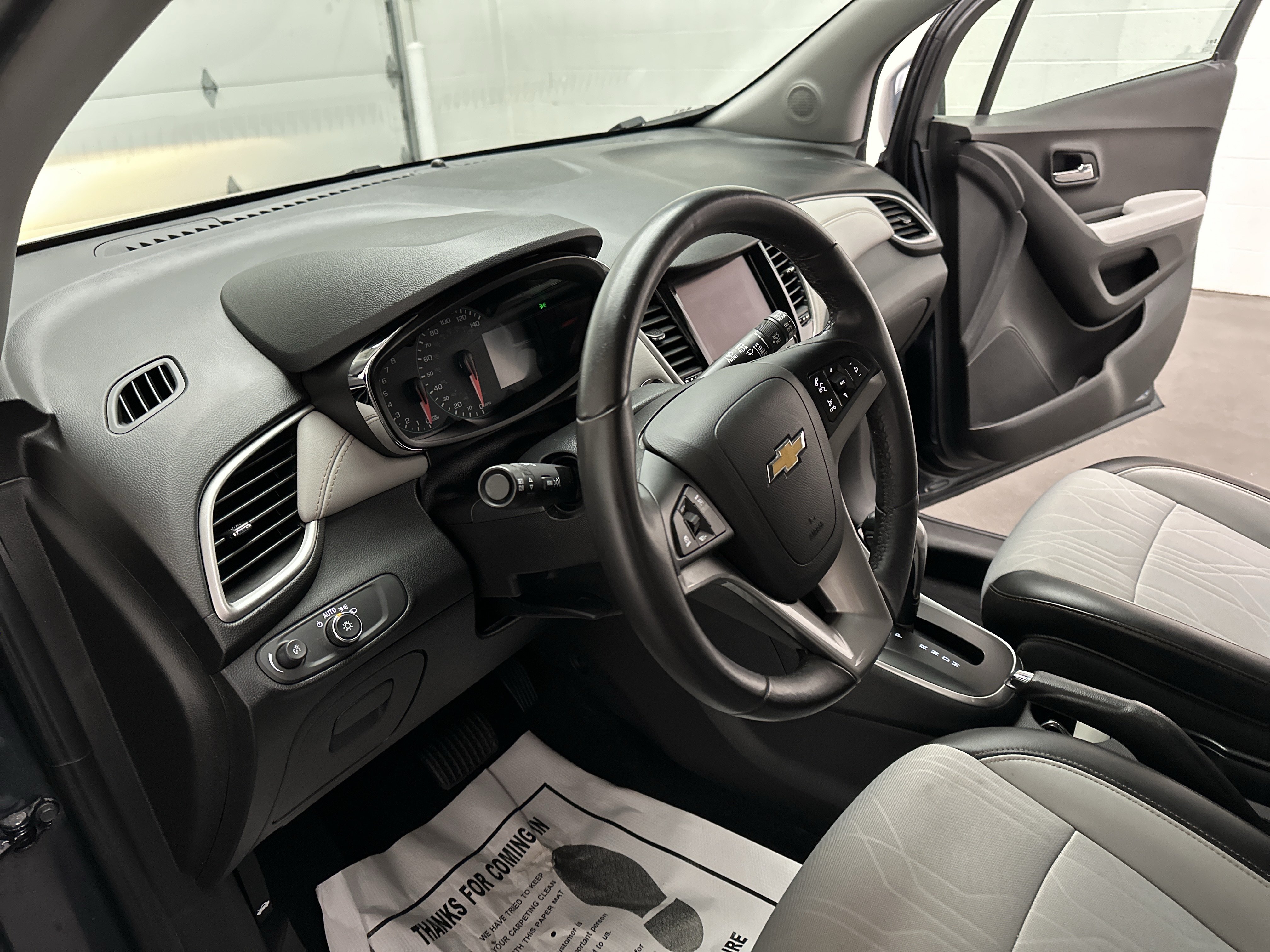 Used 2022 Chevrolet Trax LT w/ LT Convenience Package AWD/4WD image 14