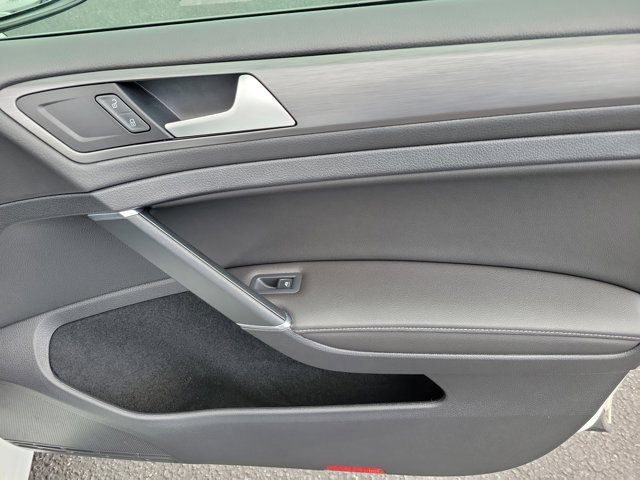 Used 2021 Volkswagen Golf 4-Door image 8