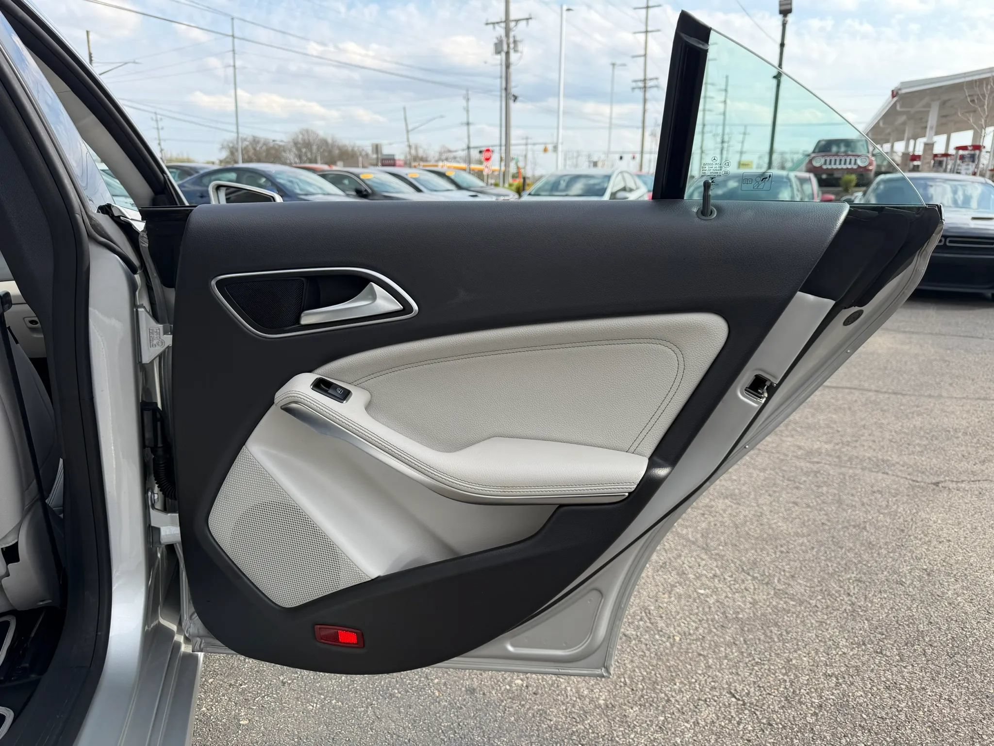 Used 2019 Mercedes-Benz CLA 250 4MATIC image 35
