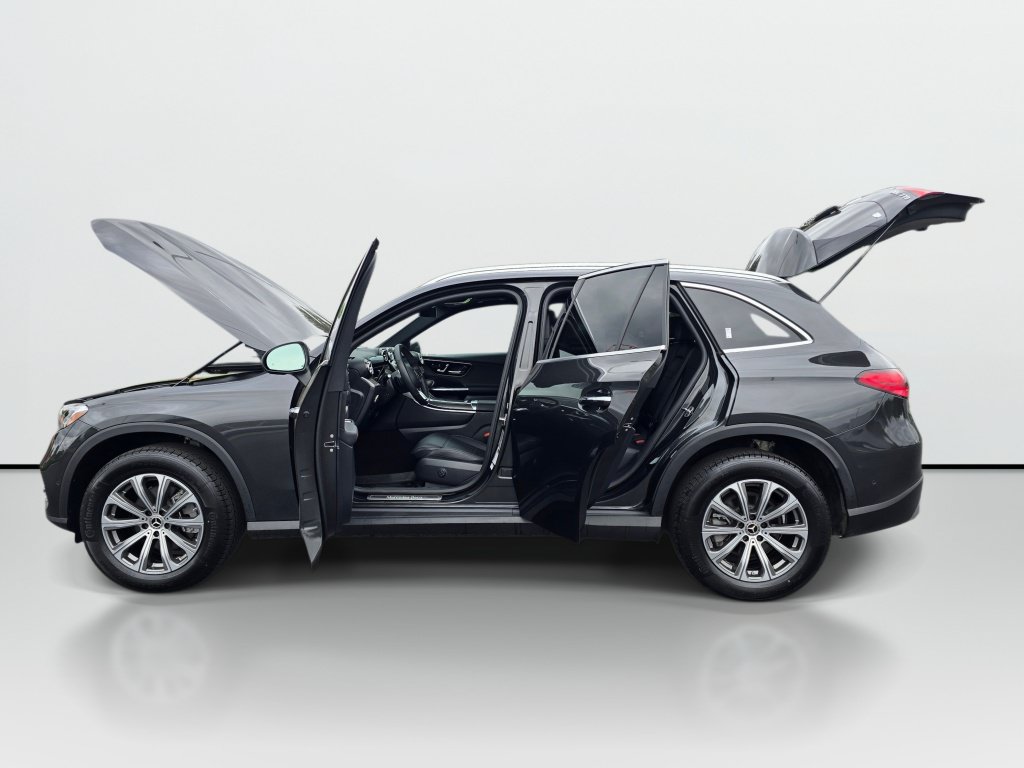 Used 2025 Mercedes-Benz GLC 300 4MATIC image 10