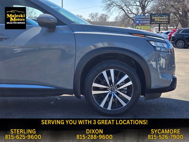 Used 2025 Nissan Pathfinder Platinum image 10