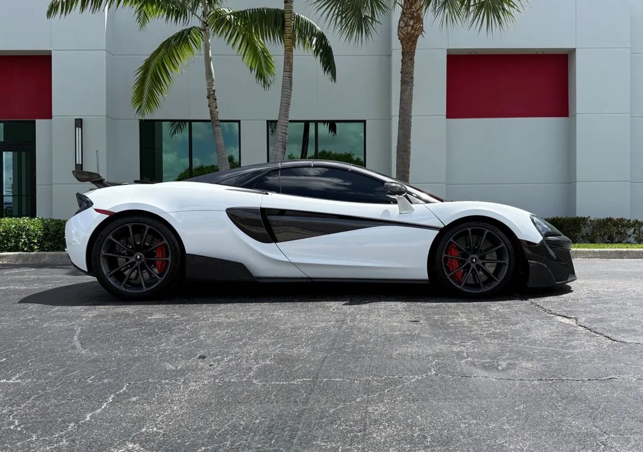Used 2019 McLaren 570S Spider image 10