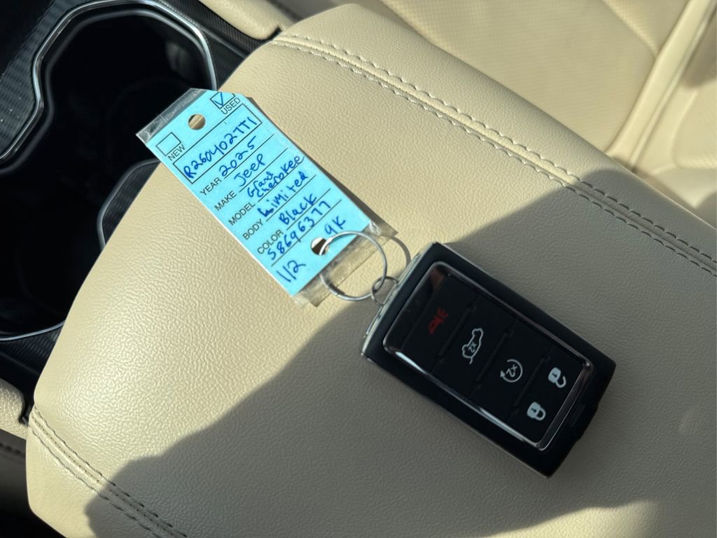 Used 2025 Jeep Grand Cherokee L Limited w/ Luxury Tech Group II image 45