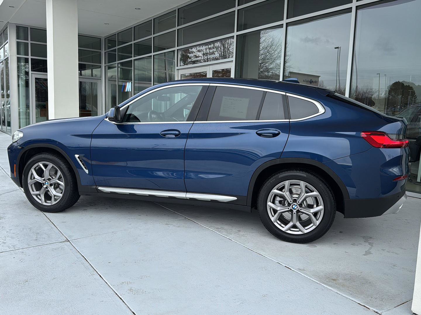 Certified 2023 BMW X4 xDrive30i w/ Premium Package image 3