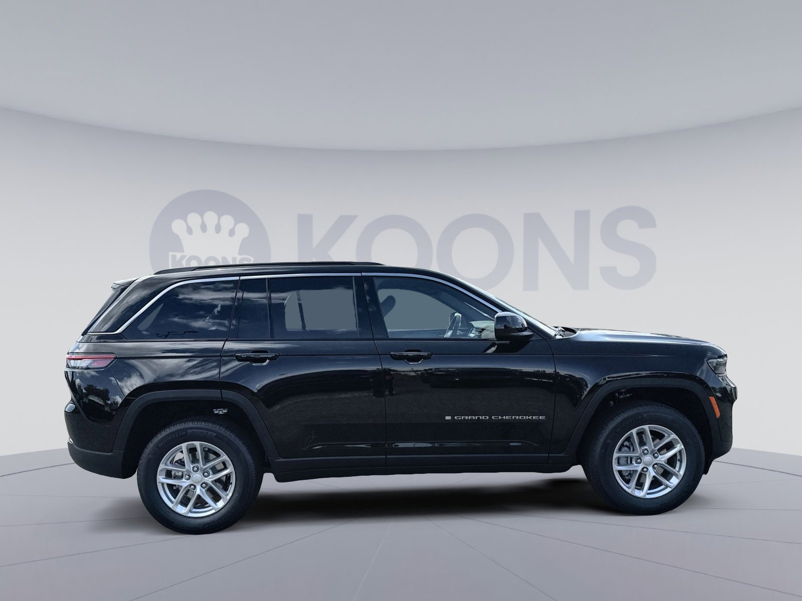 New 2025 Jeep Grand Cherokee Laredo X w/ Luxury Tech Group I image 8