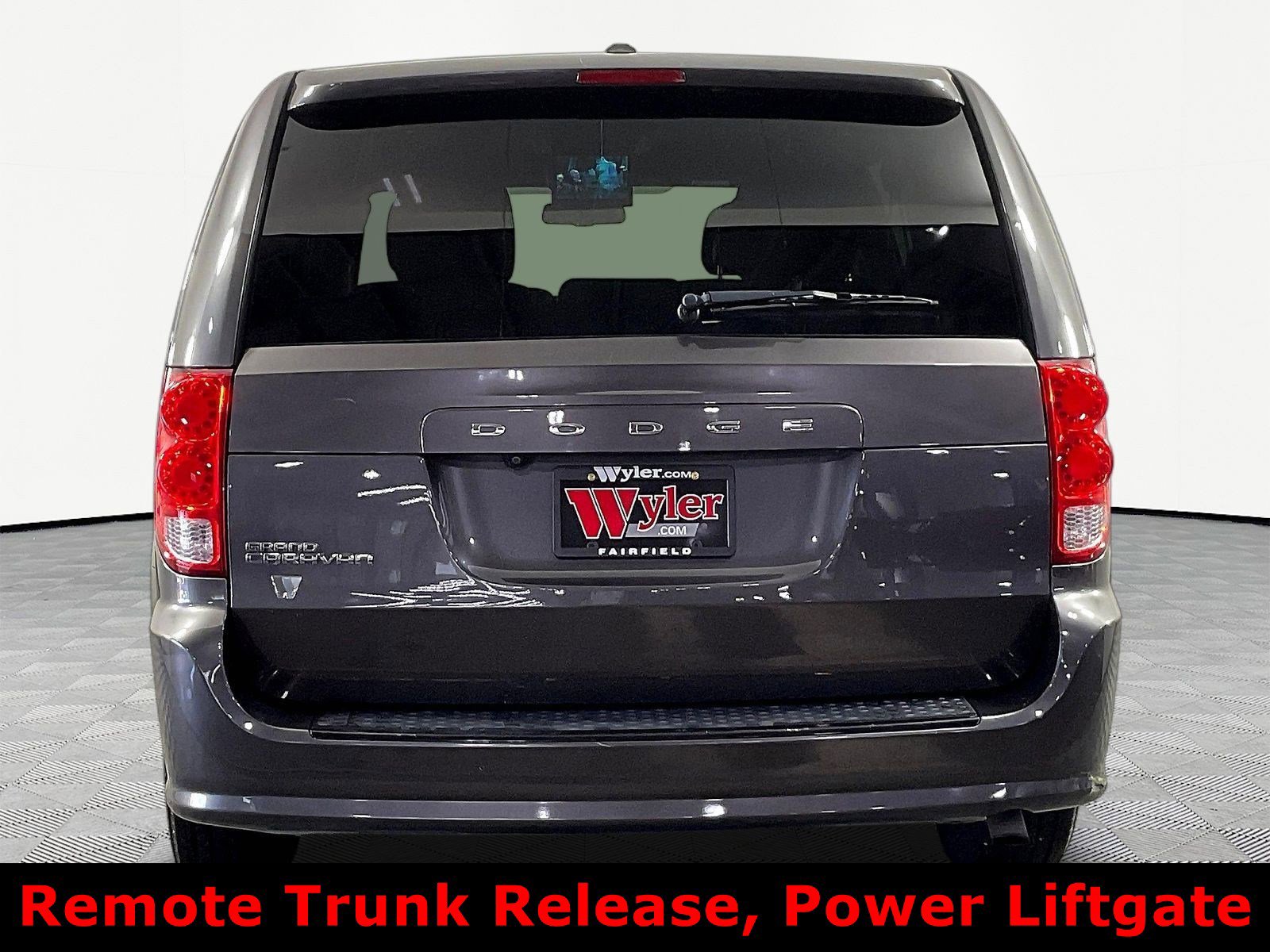 Used 2015 Dodge Grand Caravan SXT w/ Blacktop Package FWD image 5