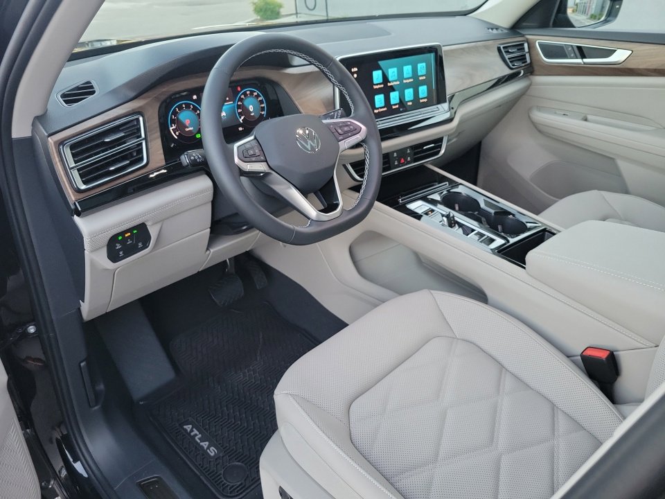 New 2026 Volkswagen Atlas SE image 30