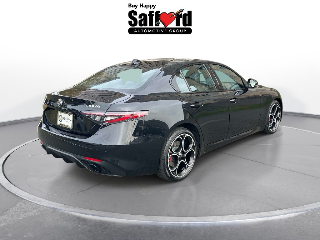 Used 2024 Alfa Romeo Giulia AWD image 9