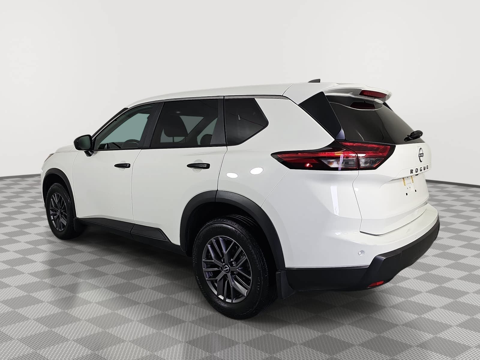 Used 2025 Nissan Rogue S FWD image 6