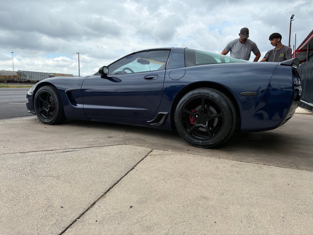 Used 2004 Chevrolet Corvette Coupe w/ Preferred Equipment Group RWD image 17