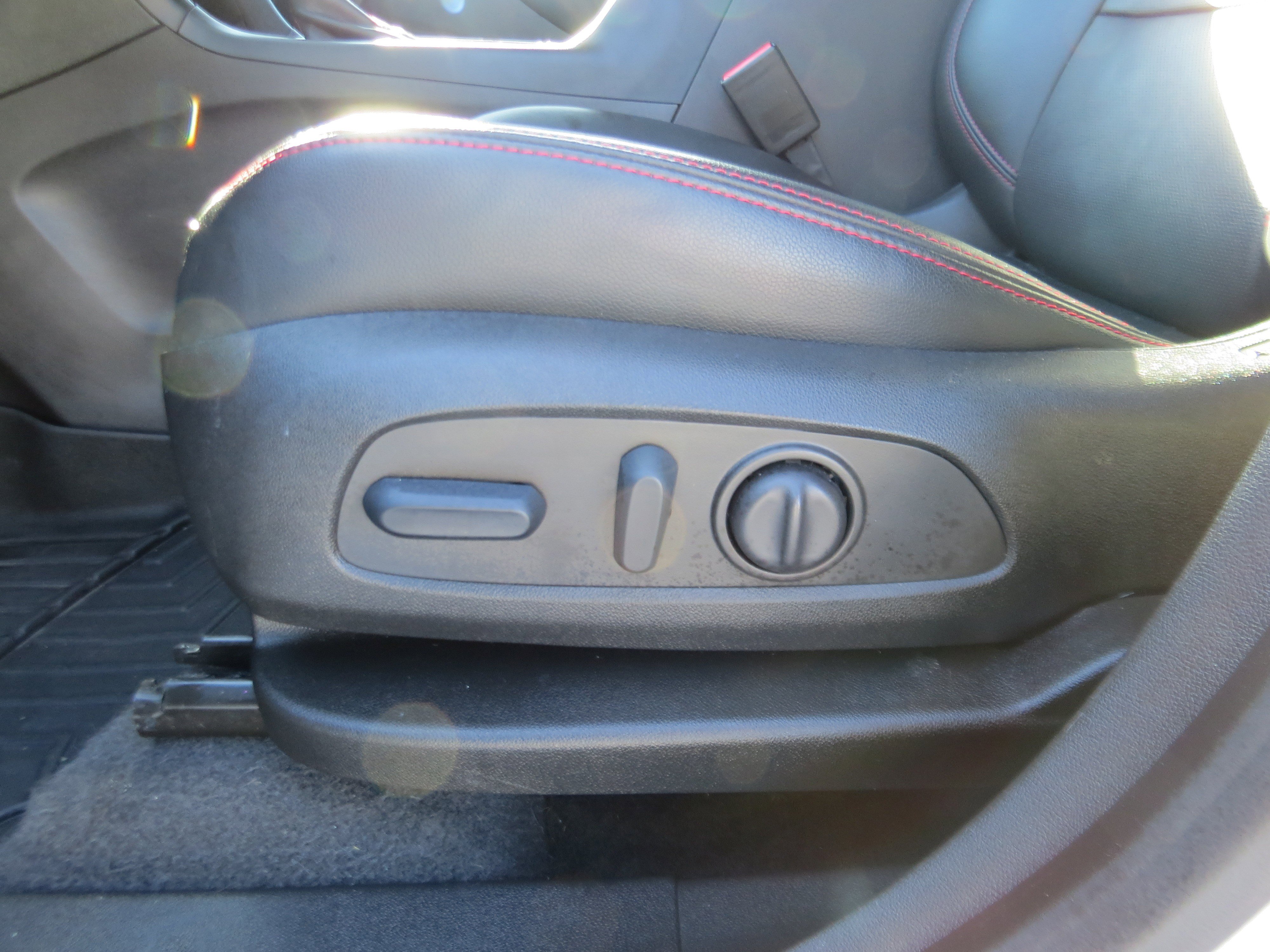 Used 2022 Chevrolet Equinox RS w/ RS Leather Package image 14