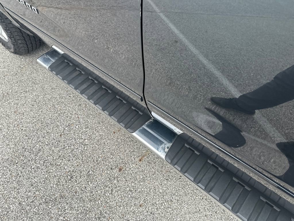 Used 2018 Chevrolet Silverado 1500 LT w/ All Star Edition image 46