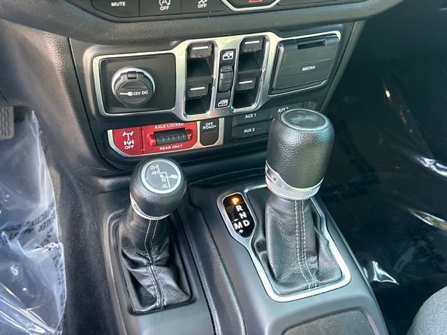 Used 2024 Jeep Wrangler Unlimited Sport AWD/4WD image 4
