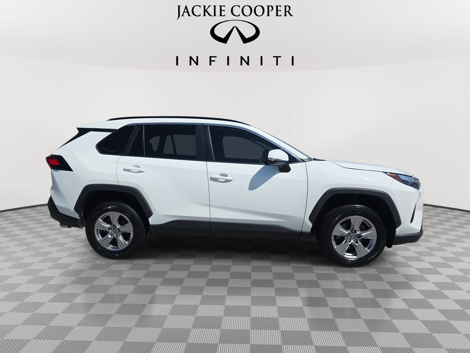 Used 2023 Toyota RAV4 XLE w/ Convenience Package FWD image 4