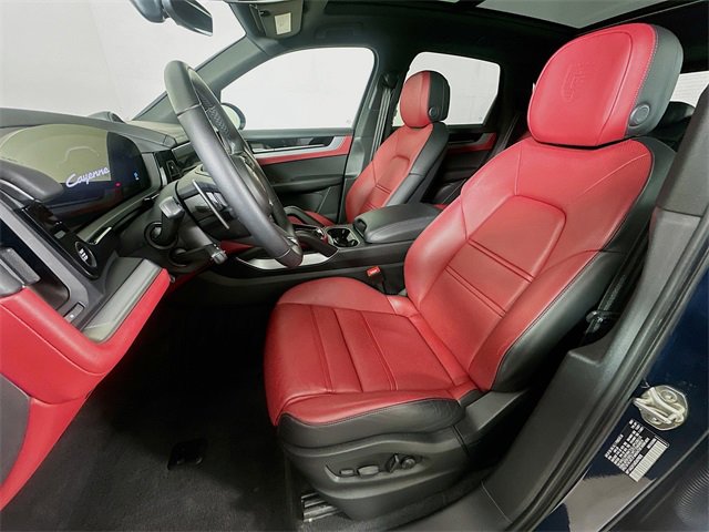 Used 2024 Porsche Cayenne w/ Sport Chrono Package image 33
