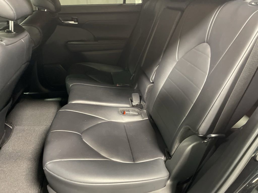 Used 2024 Toyota Highlander XLE image 20