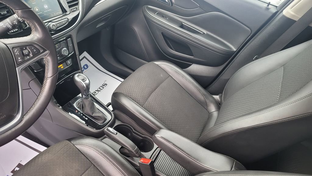 Used 2022 Buick Encore Preferred image 23