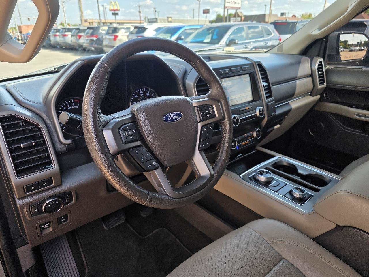 Used 2019 Ford Expedition XLT w/ Equipment Group 202A AWD/4WD image 12