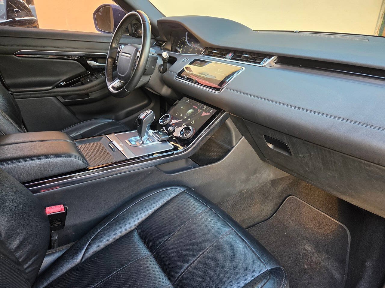 Used 2020 Land Rover Range Rover Evoque SE AWD/4WD image 9