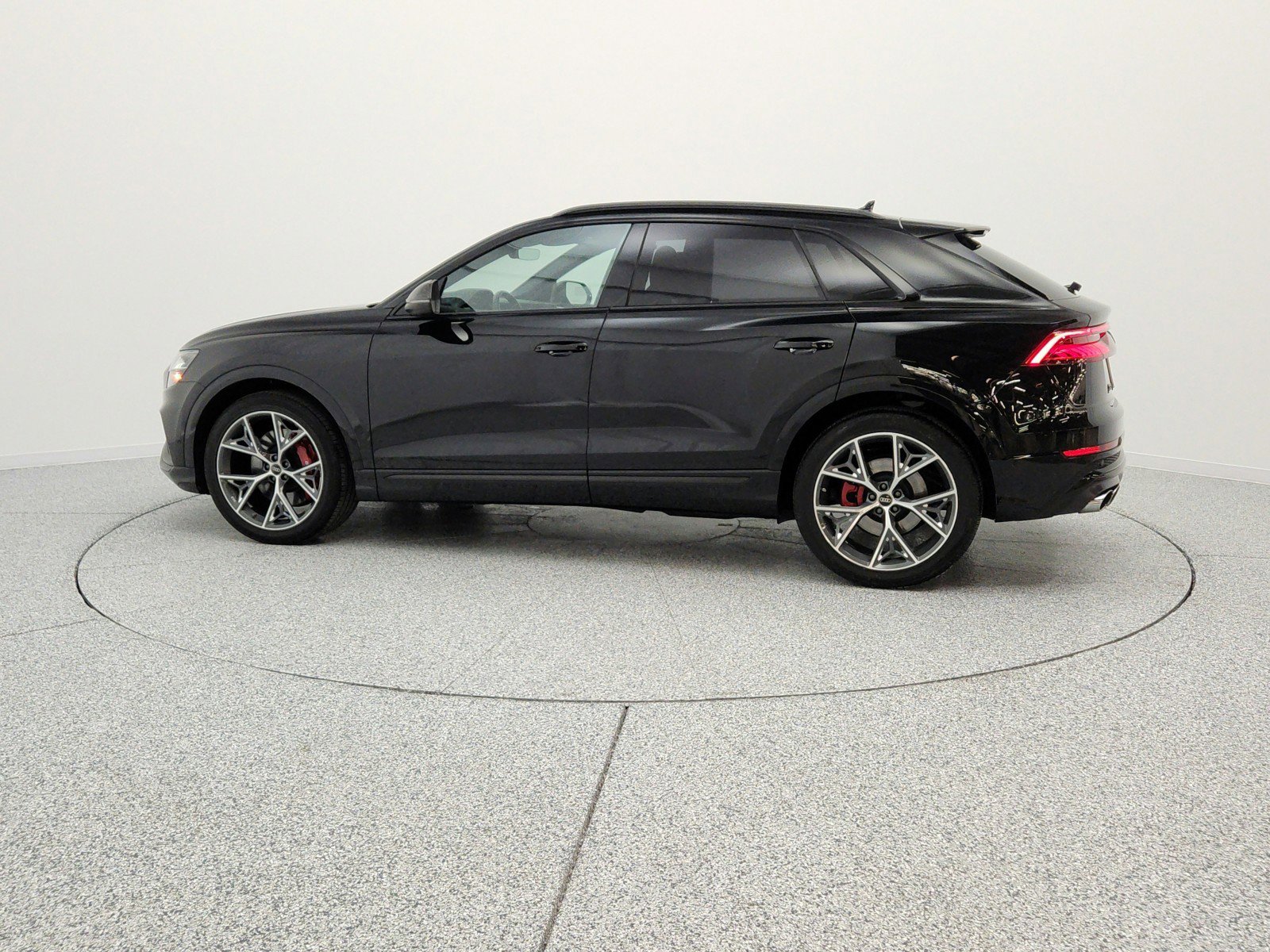 Used 2023 Audi SQ8 Premium Plus w/ SQ8 Luxury Package AWD/4WD image 8