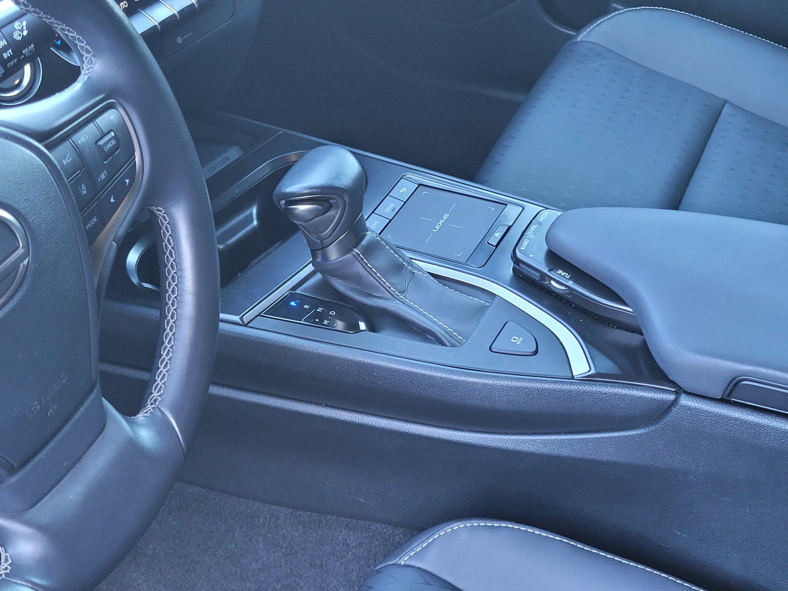 Certified 2022 Lexus UX 200 w/ Accessory Package (Z2) FWD image 21