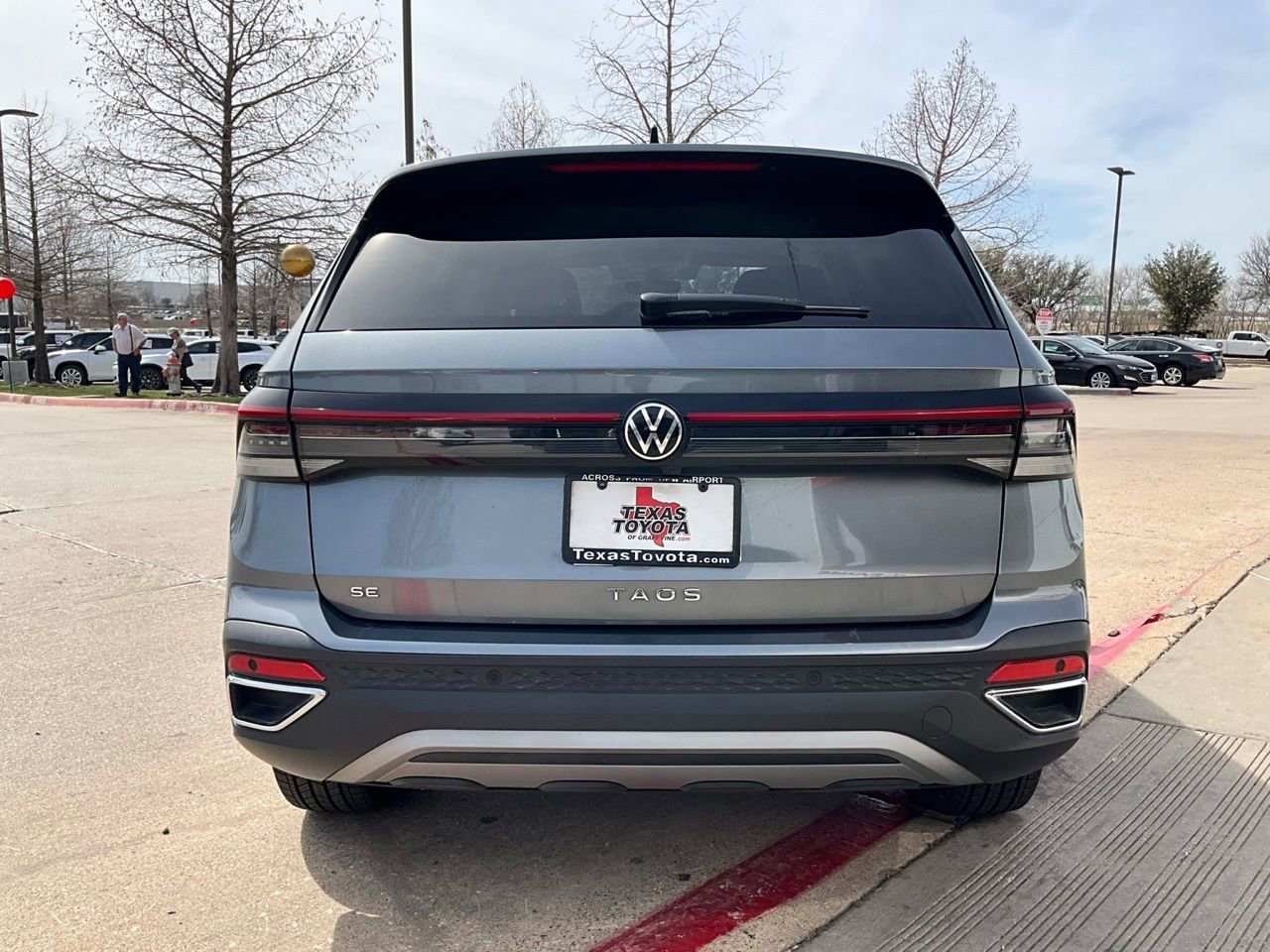 Used 2025 Volkswagen Taos SE image 7