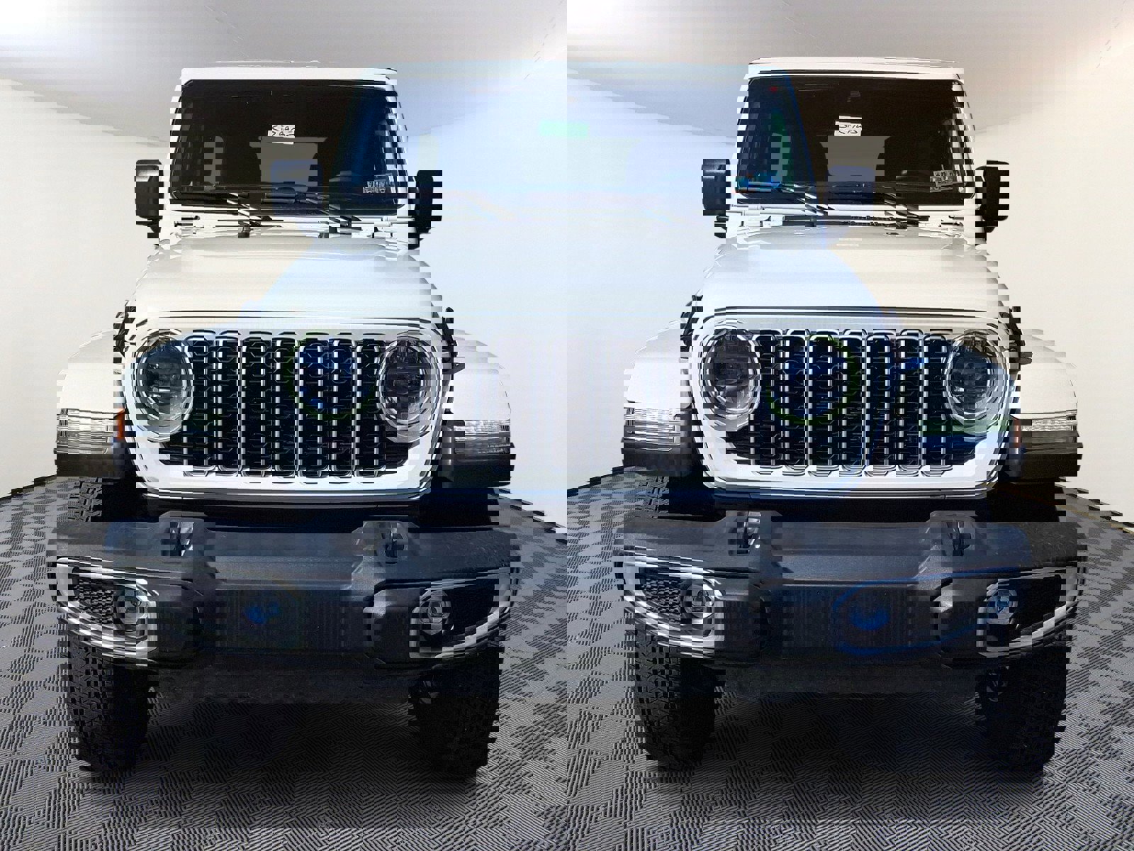 Used 2025 Jeep Wrangler Sahara image 2