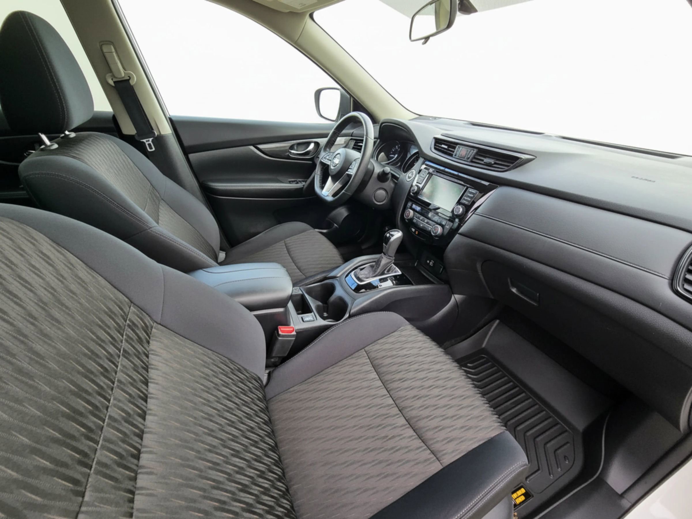 Used 2018 Nissan Rogue SV AWD/4WD image 14
