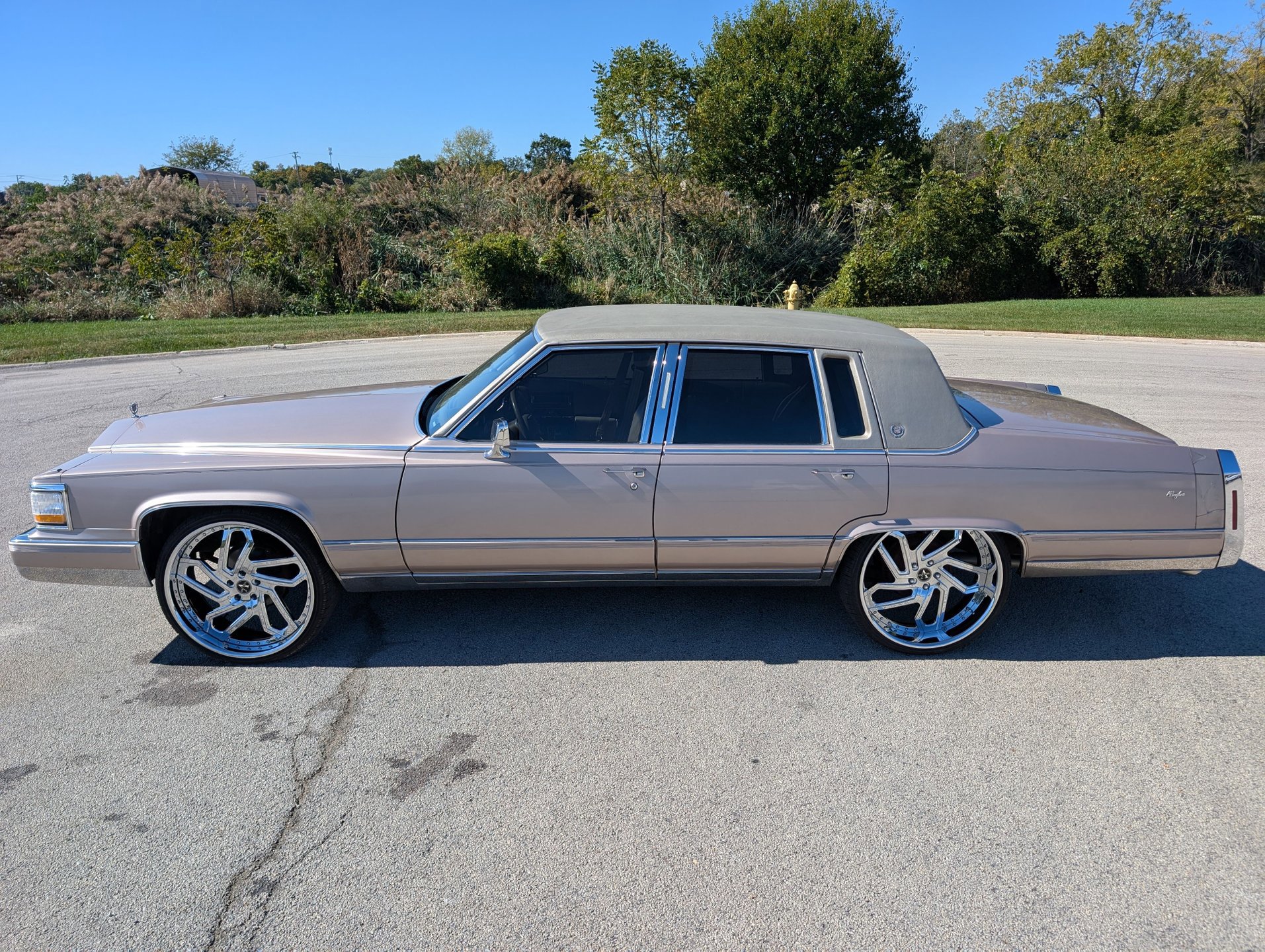 Used 1990 Cadillac Brougham image 34