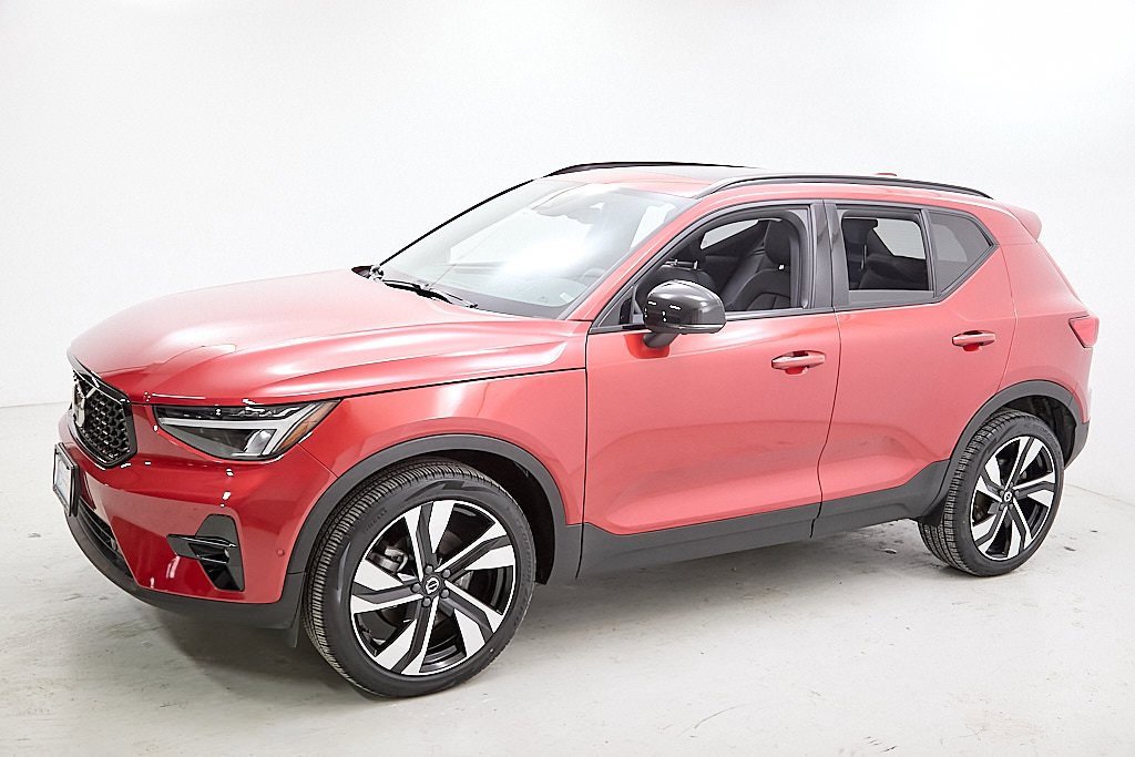 Certified 2023 Volvo XC40 B5 Plus w/ Driver Assist Package image 6