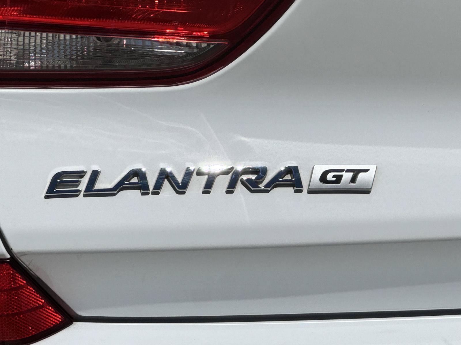 Used 2020 Hyundai Elantra GT w/ Style Package 02 FWD image 12