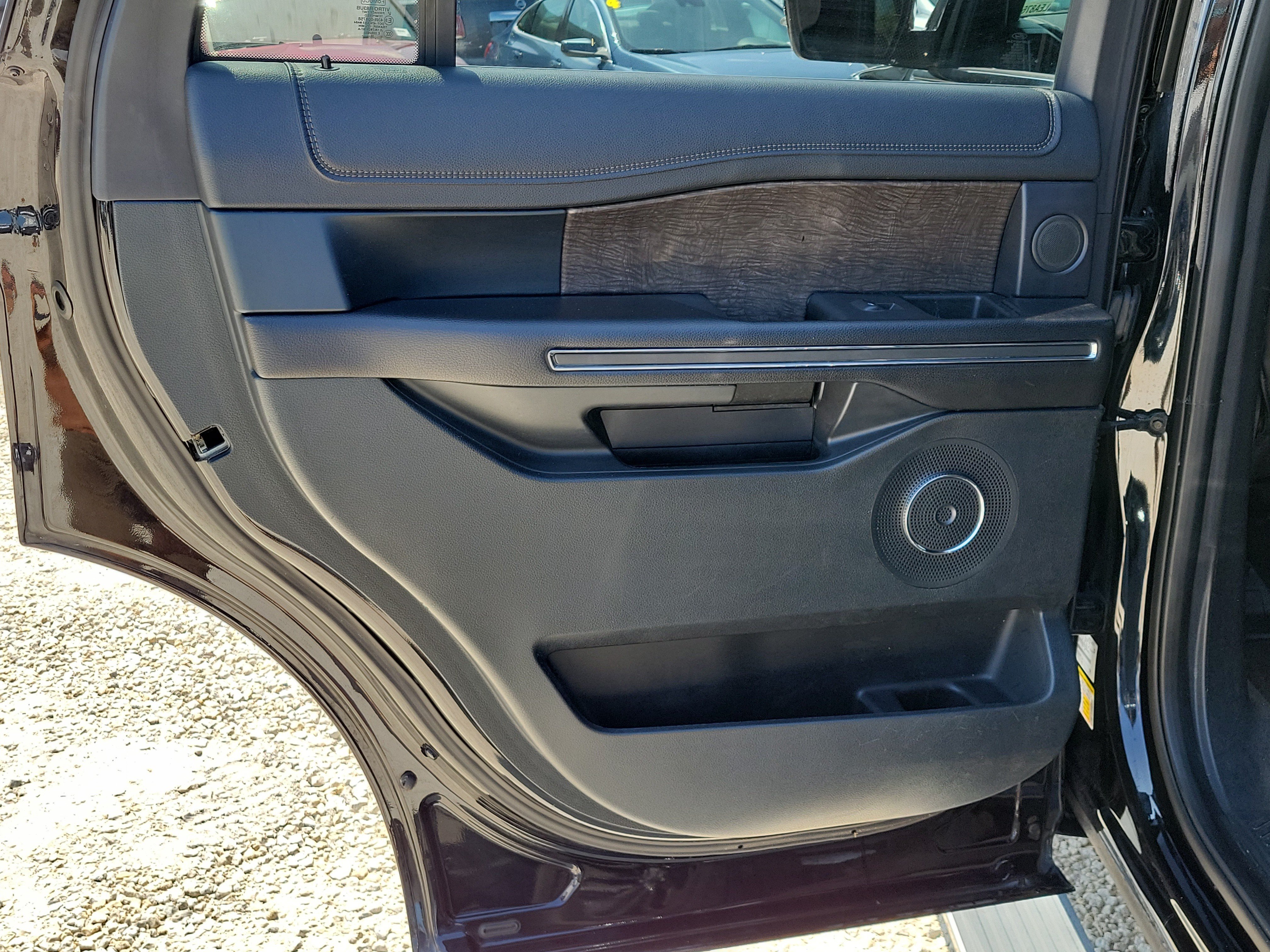 Used 2020 Ford Expedition Limited RWD image 13