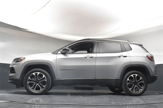 Used 2022 Jeep Compass Limited image 33