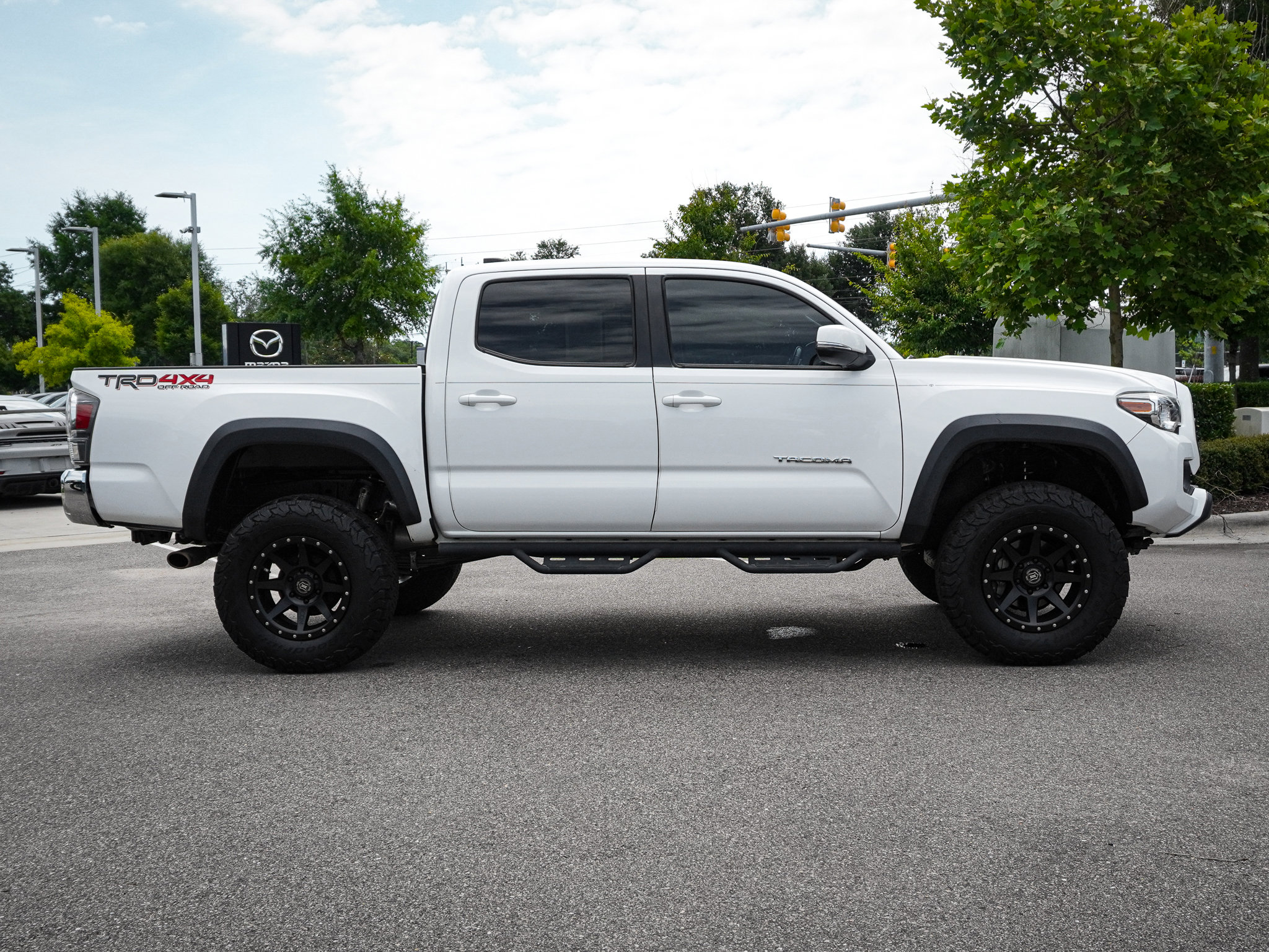 Used 2020 Toyota Tacoma TRD Off-Road AWD/4WD image 11
