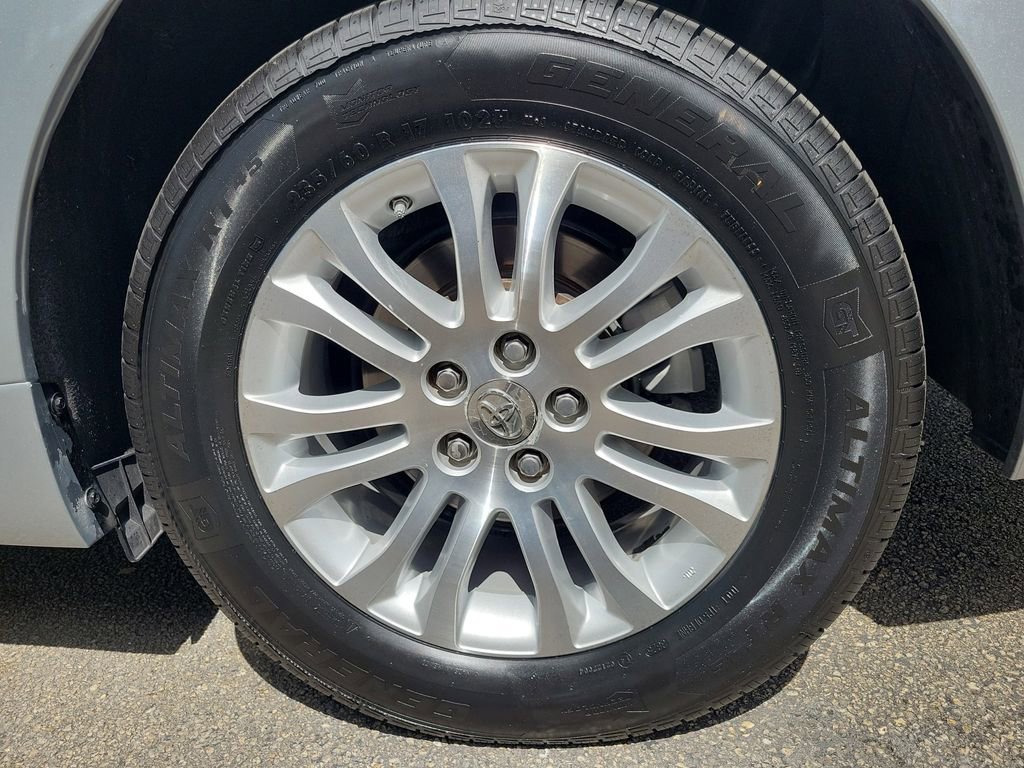 Used 2014 Toyota Sienna XLE w/ XLE Premium Package image 9