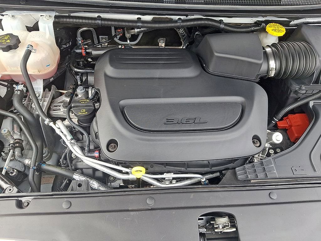 Used 2025 Chrysler Pacifica Limited FWD image 28