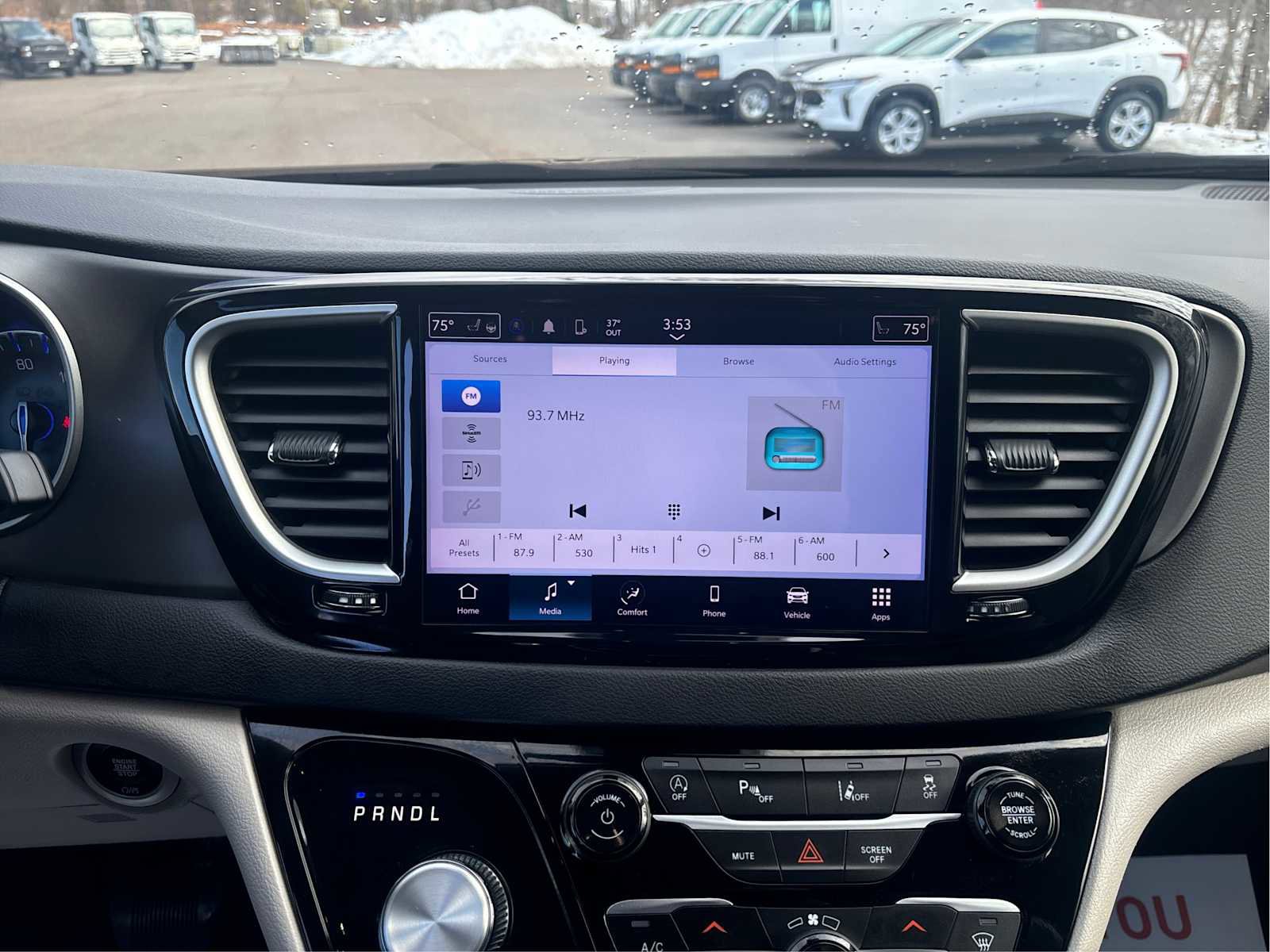 Used 2023 Chrysler Pacifica Touring-L image 16