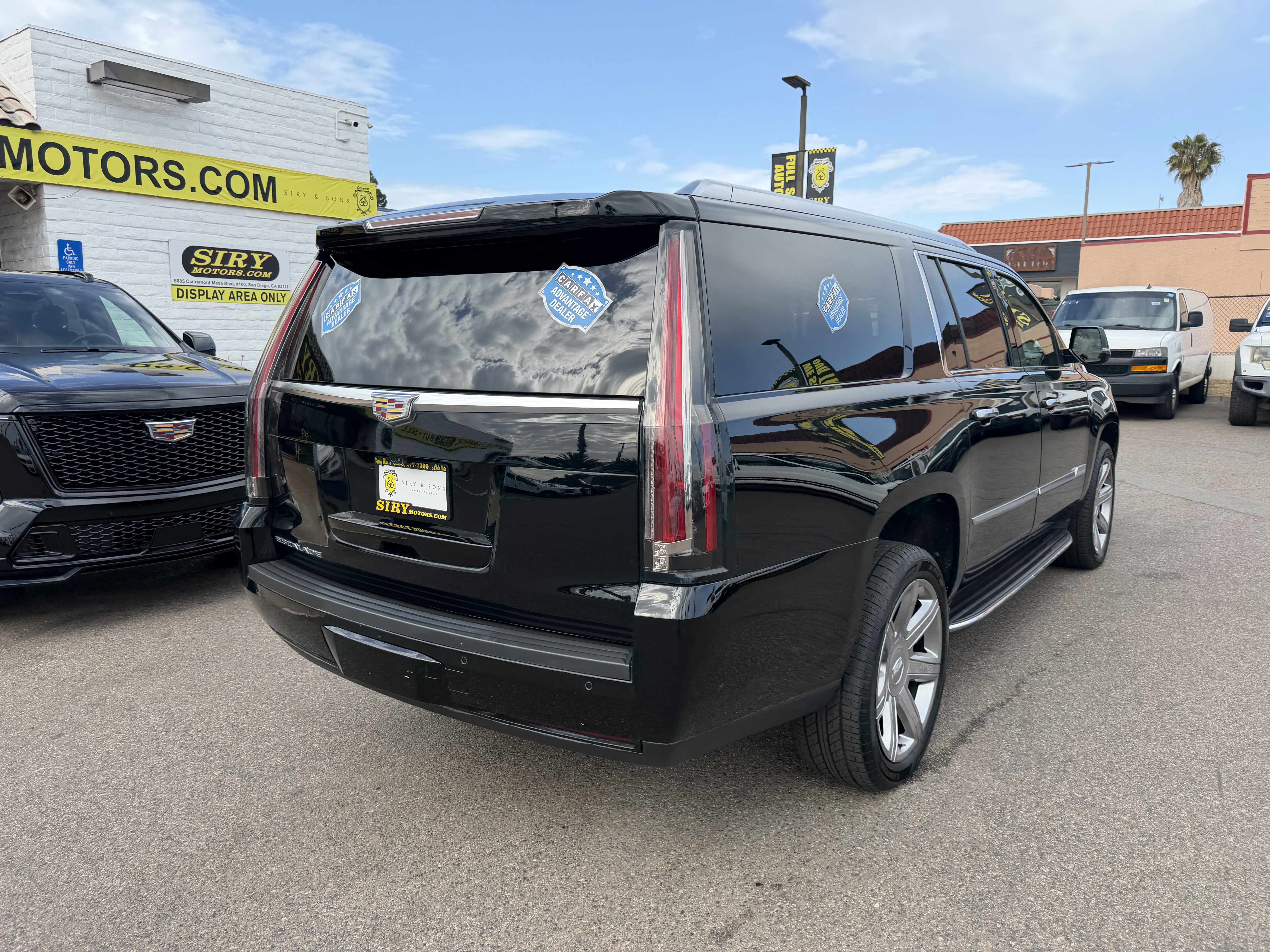 Used 2019 Cadillac Escalade ESV Luxury RWD image 3