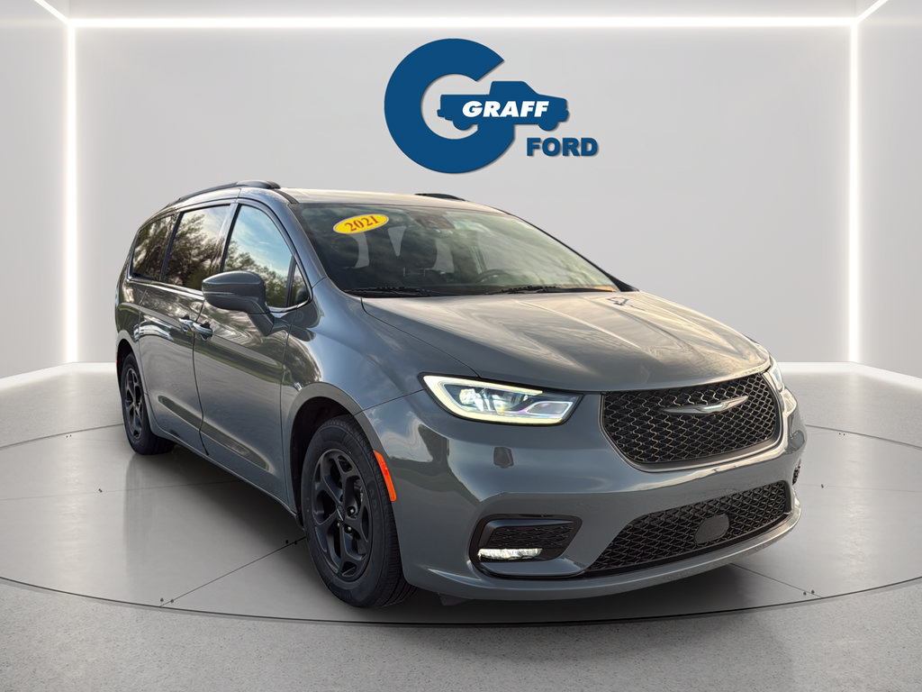 Used 2021 Chrysler Pacifica Touring w/ Uconnect Theater Family Group FWD image 4