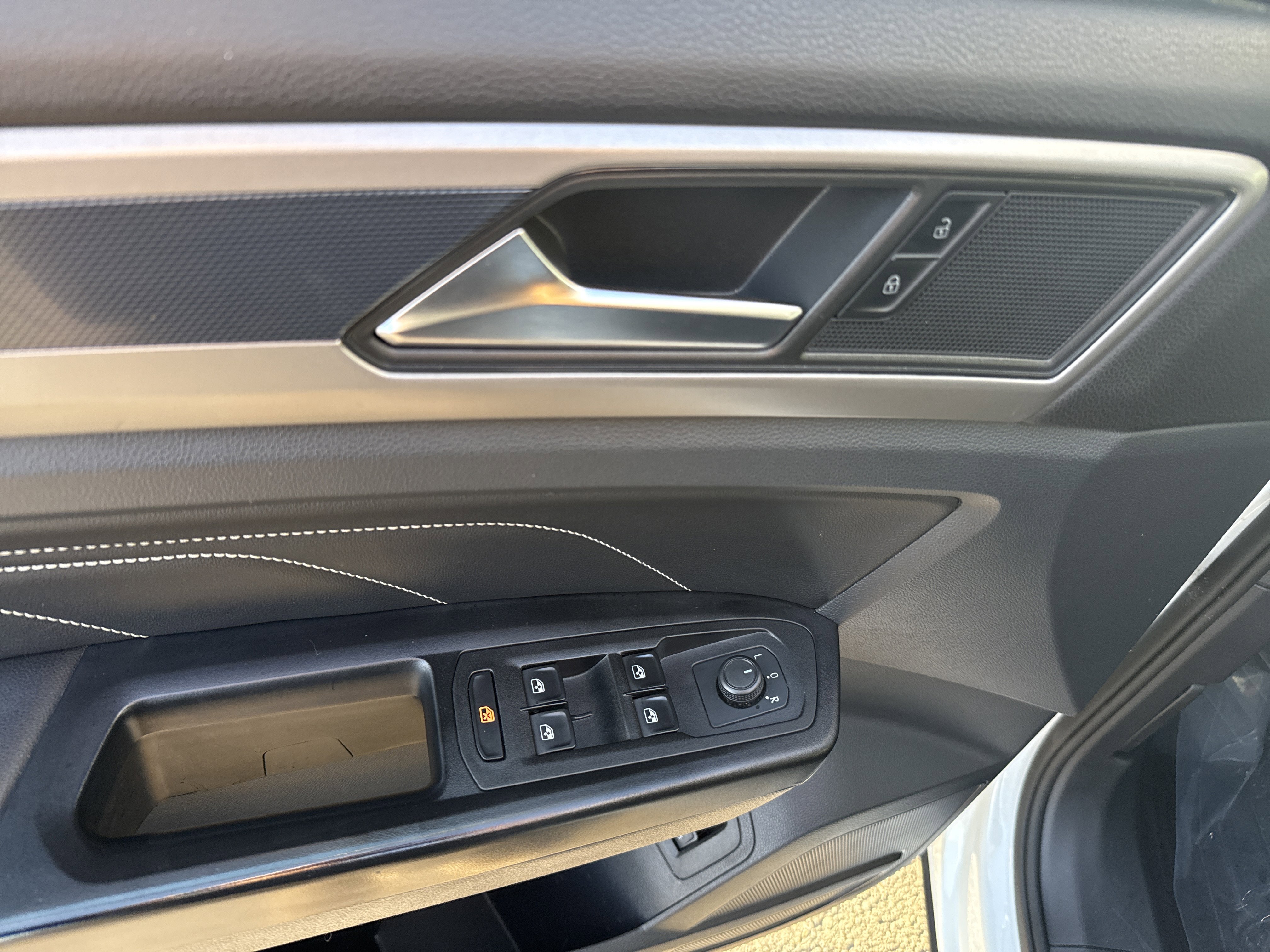 Used 2020 Volkswagen Atlas Cross Sport SEL R-Line image 15