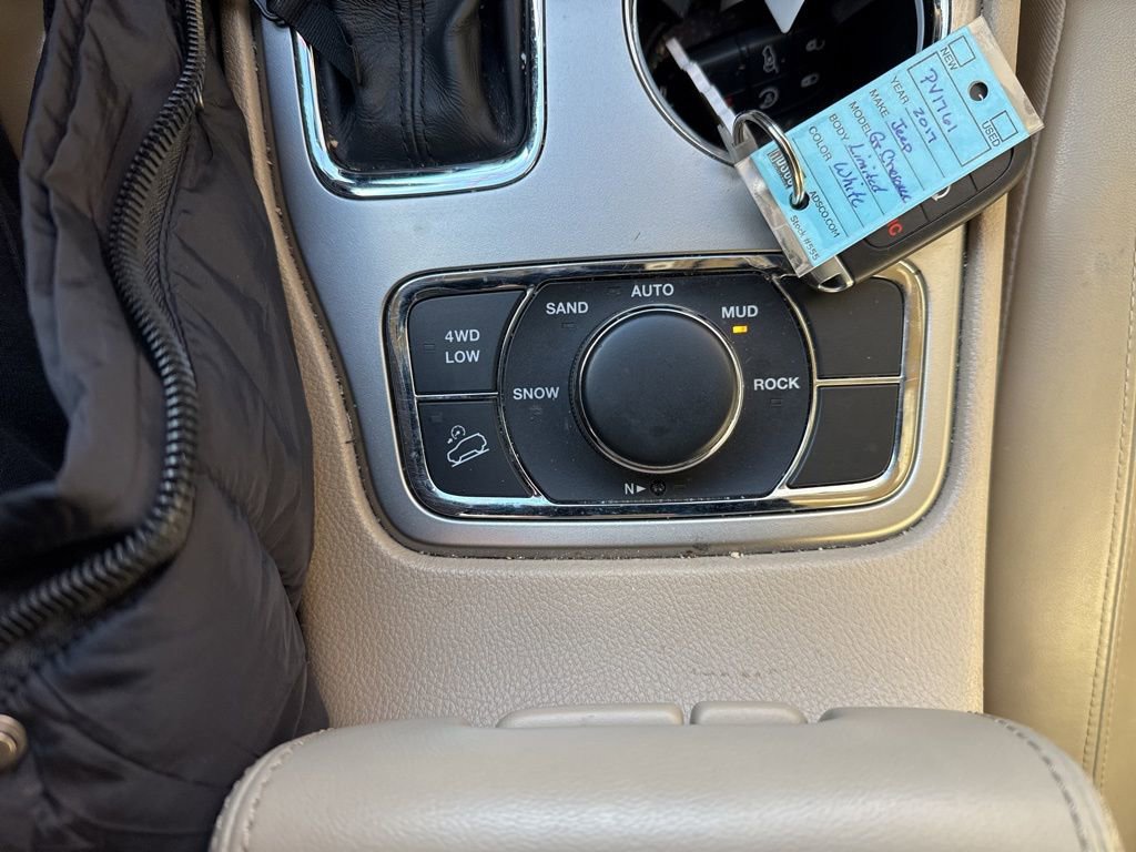 Used 2017 Jeep Grand Cherokee Limited image 19