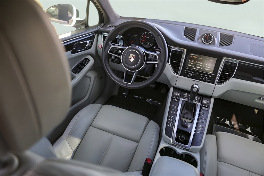 Used 2016 Porsche Macan Turbo image 31