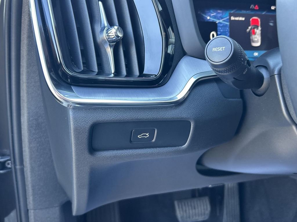 Used 2025 Volvo S60 B5 Core FWD image 17